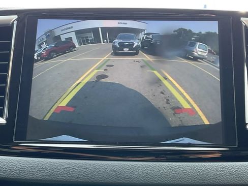 Used 2023 Chrysler Pacifica Touring-L FWD image 35