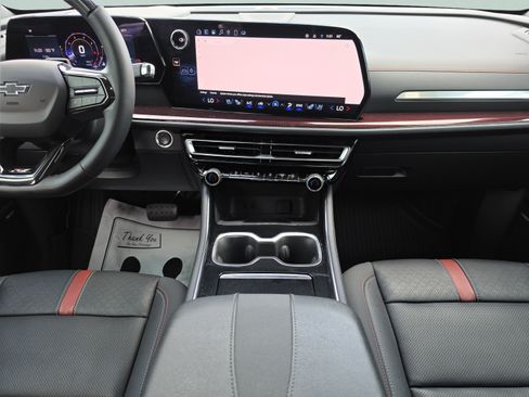 Used 2024 Chevrolet Traverse RS w/ LPO, Floor Liner Package AWD/4WD image 18