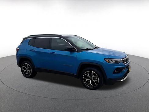 Used 2025 Jeep Compass Limited AWD/4WD image 2