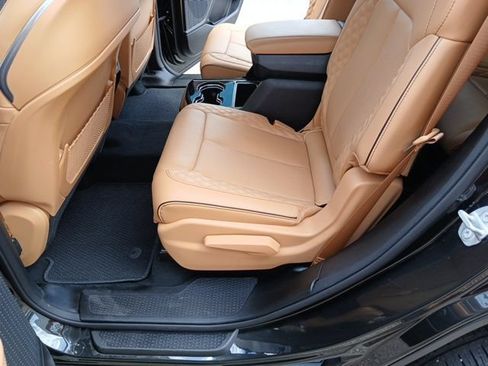 Used 2023 Jeep Grand Cherokee L Summit w/ Luxury Tech Group V AWD/4WD image 28