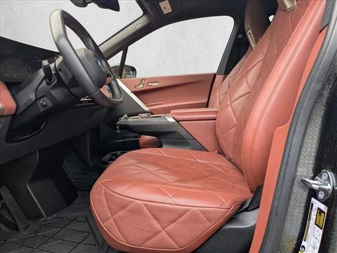 Used 2023 BMW iX xDrive50 w/ Premium Package image 19