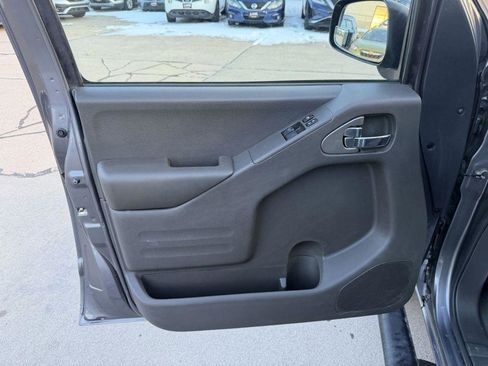 Used 2019 Nissan Frontier SV w/ Value Truck Package image 9