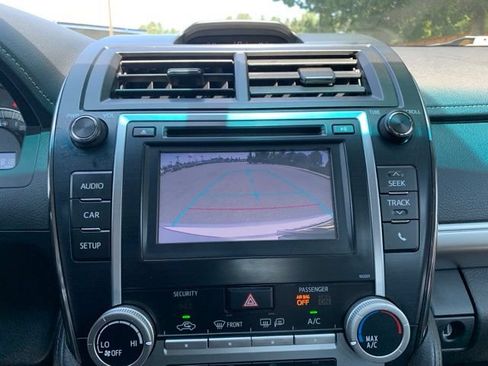 Used 2014 Toyota Camry SE FWD image 18