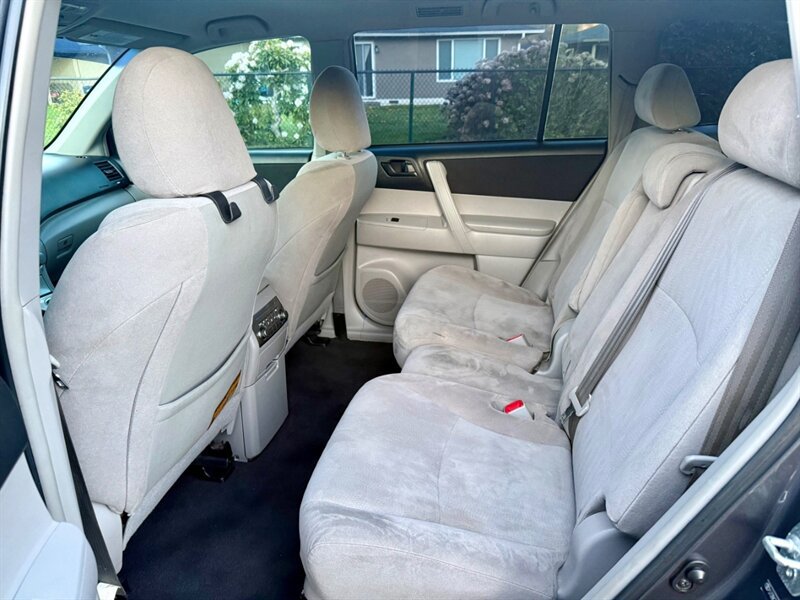 Used 2013 Toyota Highlander 4WD w/ Cold Weather Pkg image 11