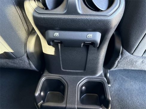 Used 2022 Jeep Gladiator Sport image 16