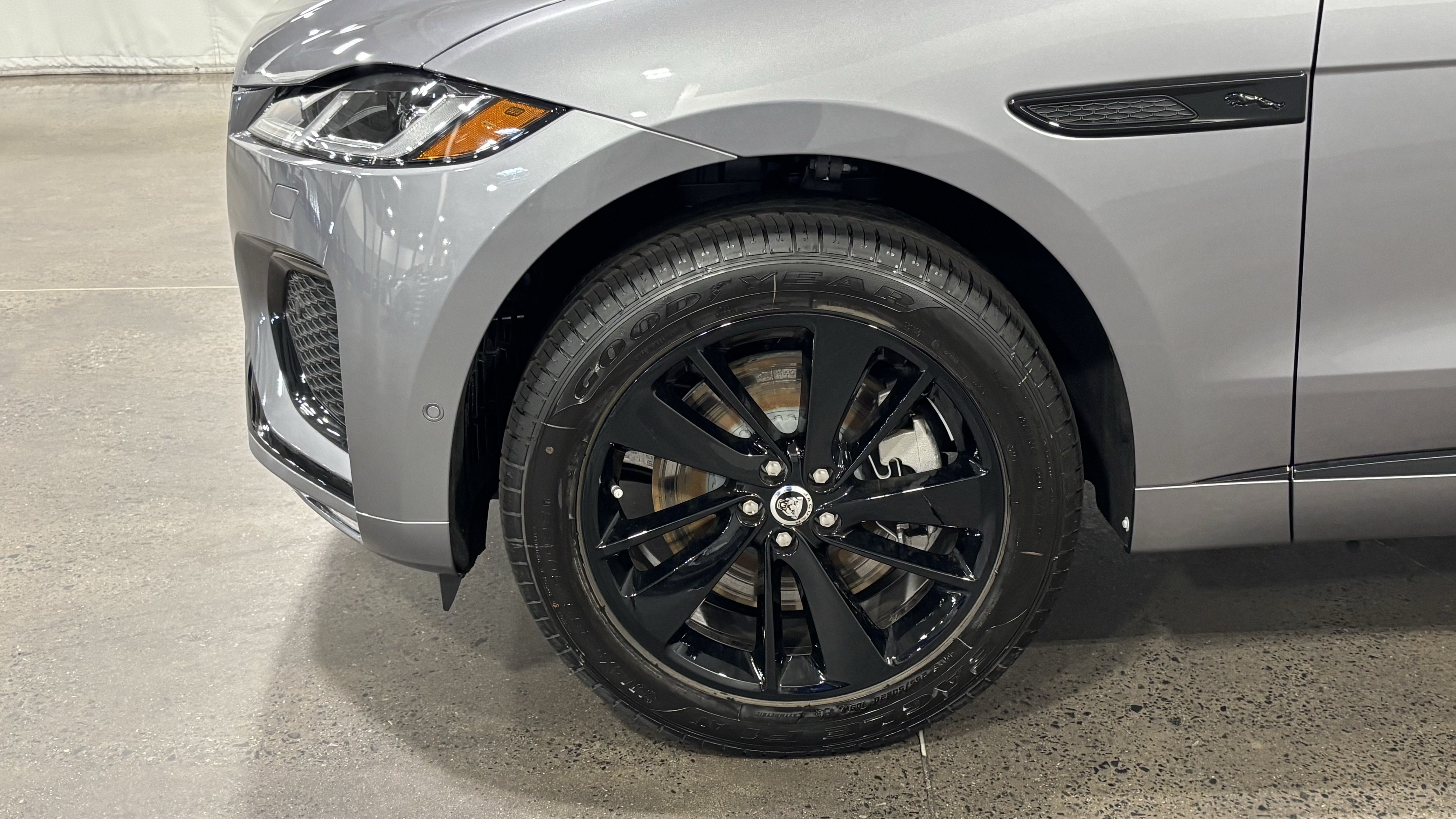 New 2026 Jaguar F-PACE R-Dynamic S AWD/4WD image 10