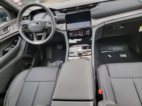 Used 2023 Jeep Grand Cherokee Overland w/ Luxury Tech Group IV image 22