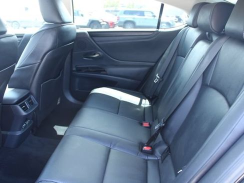 Used 2025 Lexus ES 300h w/ Premium Package FWD image 32