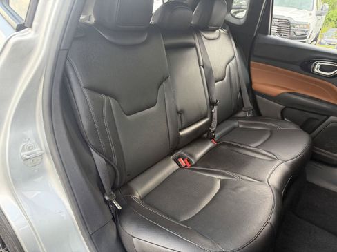 Certified 2025 Jeep Compass Limited w/ Elite Group AWD/4WD image 18