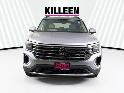 Used 2025 Volkswagen Atlas SE image 2