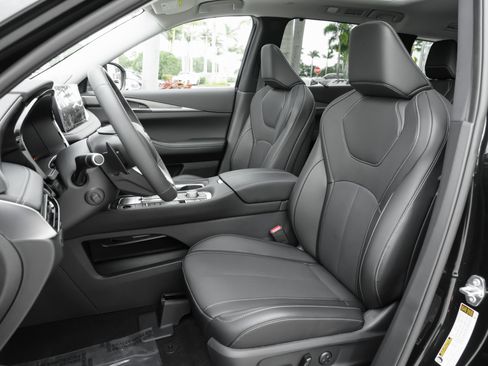 Certified 2026 INFINITI QX60 Luxe w/ Cargo Package FWD image 8