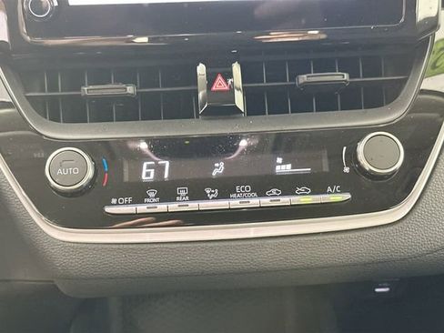 Used 2025 Toyota Corolla LE FWD image 13