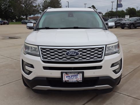 Used 2017 Ford Explorer Platinum AWD/4WD image 2
