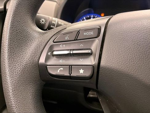 Used 2022 Hyundai Kona SE image 16