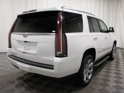 Used 2019 Cadillac Escalade Luxury AWD/4WD image 31