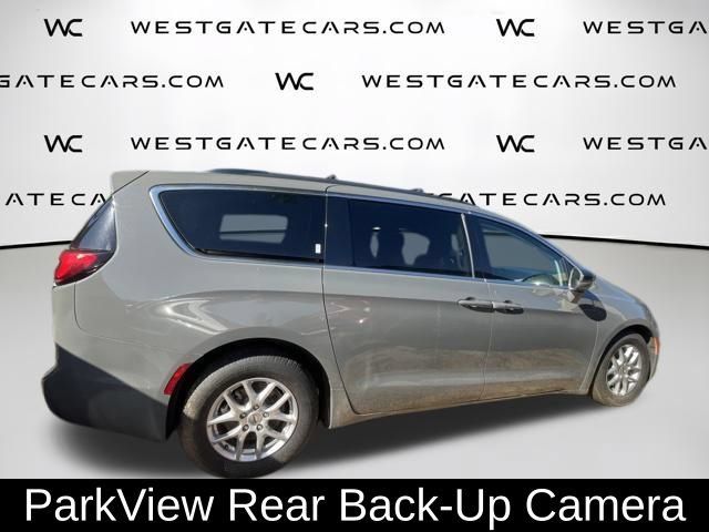 Used 2022 Chrysler Pacifica Touring-L FWD image 5