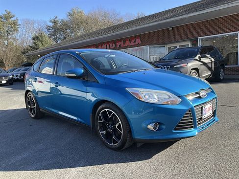 Used 2014 Ford Focus SE w/ Equipment Group 201A image 3