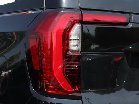 Used 2026 GMC Yukon Denali Ultimate w/ LPO, Floor Liner Package AWD/4WD image 34