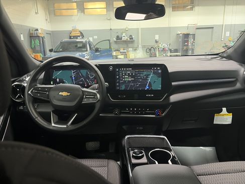 Used 2026 Chevrolet Equinox LT AWD/4WD image 25