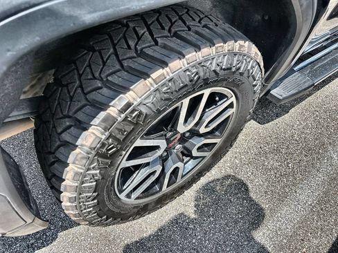Used 2019 GMC Sierra 1500 SLT AWD/4WD image 18