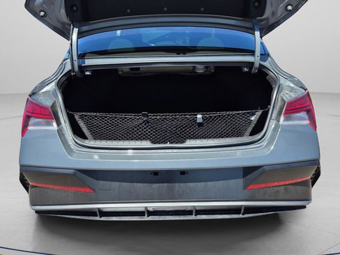New 2026 Hyundai Elantra Limited FWD image 9