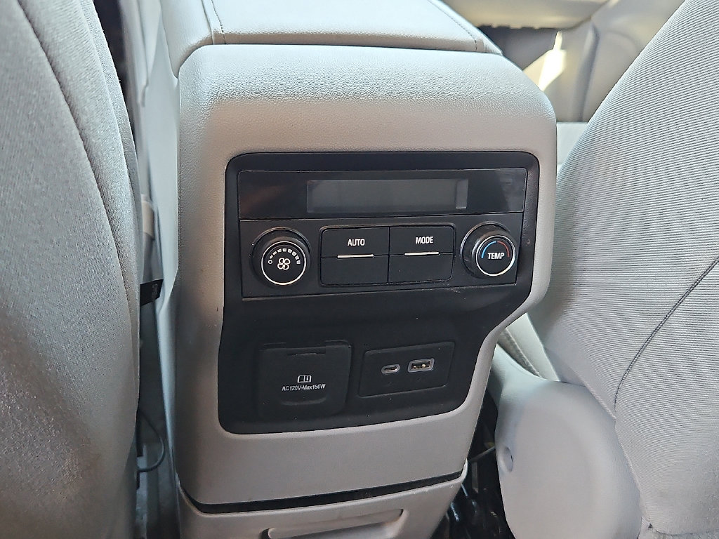 Used 2022 GMC Acadia SLE w/ Driver Convenience Package FWD image 19