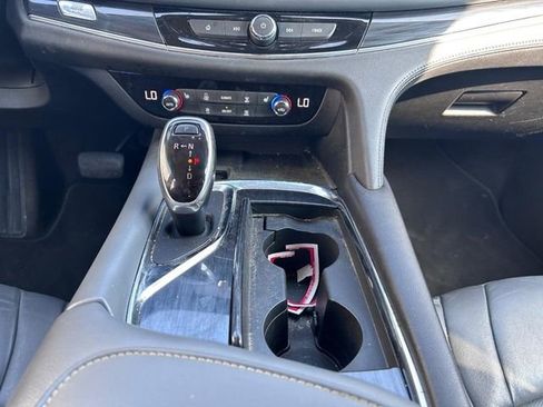 Used 2020 Buick Enclave Essence image 17