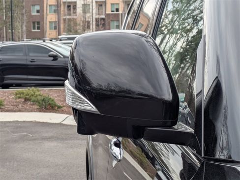 Used 2021 Nissan Armada SL w/ Captain's Chairs Package image 11