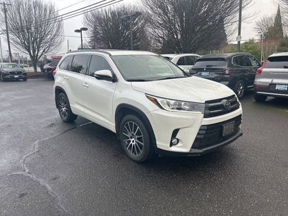 Used 2017 Toyota Highlander SE