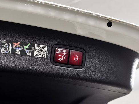 Certified 2025 Mercedes-Benz GLC 300 image 35