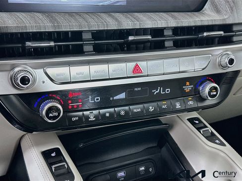 Used 2024 Kia Telluride EX w/ EX Captain's Chair Package image 15