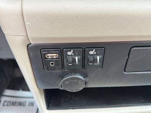 Used 2017 Toyota Sienna XLE w/ XLE Navigation Package FWD image 28
