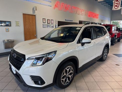 Used 2023 Subaru Forester Premium AWD/4WD image 7