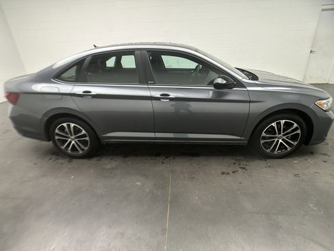 Used 2024 Volkswagen Jetta Sport image 10