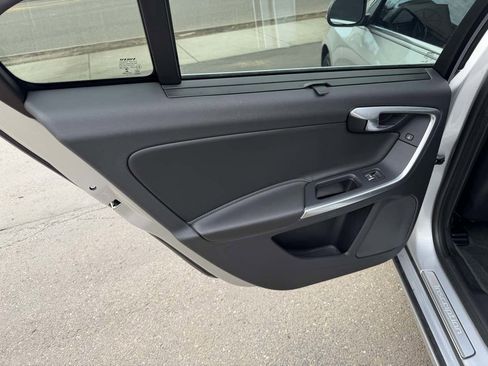 Used 2017 Volvo S60 T5 Inscription image 14