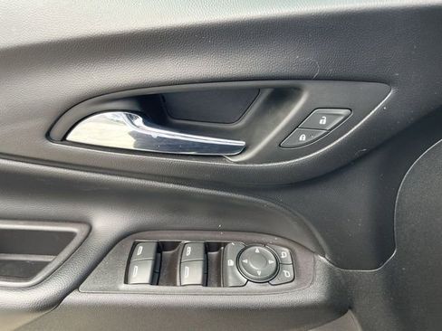 Used 2019 Chevrolet Equinox LT FWD image 22