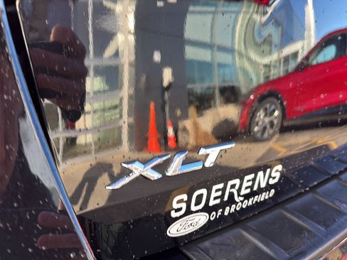 Used 2020 Ford Explorer XLT w/ Equipment Group 202A image 7