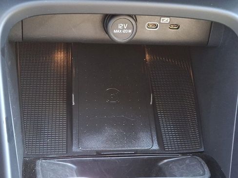 Certified 2025 Volvo XC40 B5 Plus image 26