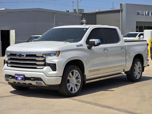Used 2025 Chevrolet Silverado 1500 High Country AWD/4WD image 3