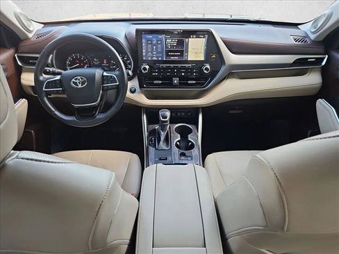 Used 2020 Toyota Highlander Limited FWD image 19