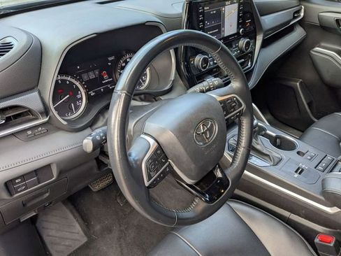 Used 2022 Toyota Highlander XSE image 20