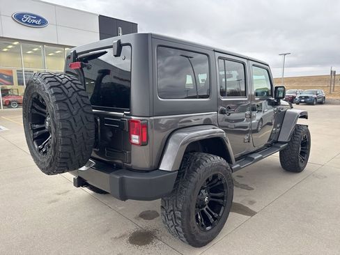 Used 2016 Jeep Wrangler Unlimited Sahara w/ Connectivity Group image 26