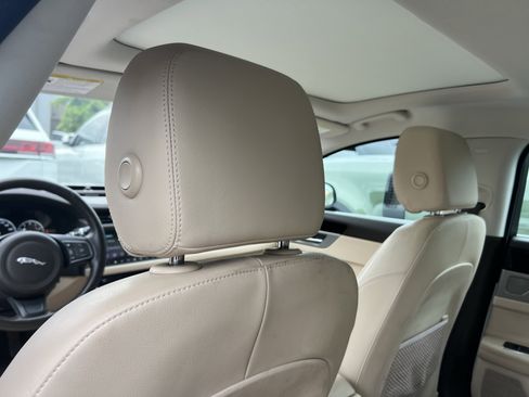 Used 2017 Jaguar XF Prestige RWD image 29