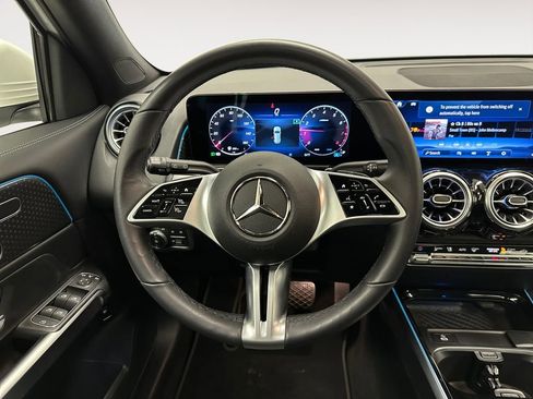 Used 2025 Mercedes-Benz GLB 250 4MATIC image 12