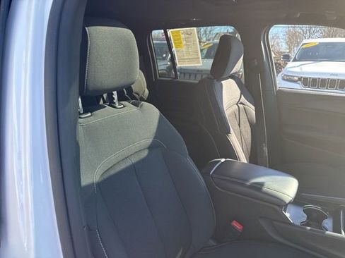 Certified 2025 Jeep Grand Cherokee Laredo X w/ Luxury Tech Group I AWD/4WD image 13