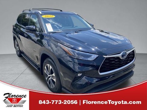 Used 2022 Toyota Highlander XLE AWD/4WD image 1