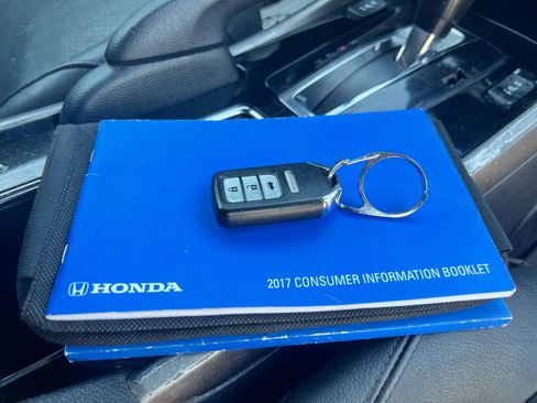 Used 2017 Honda Accord Touring image 22