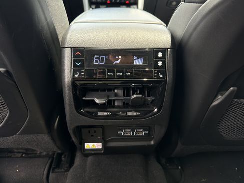 Used 2022 Jeep Grand Cherokee L Limited AWD/4WD image 22