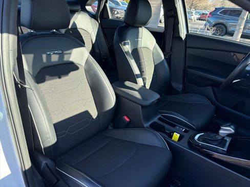 Used 2022 Kia Forte GT-Line w/ GT-Line Premium Package image 17