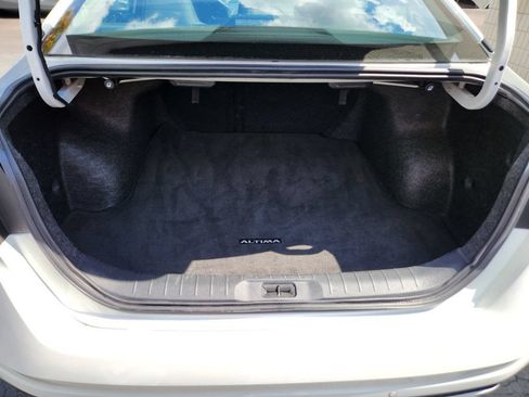 Used 2025 Nissan Altima 2.5 SV FWD image 12